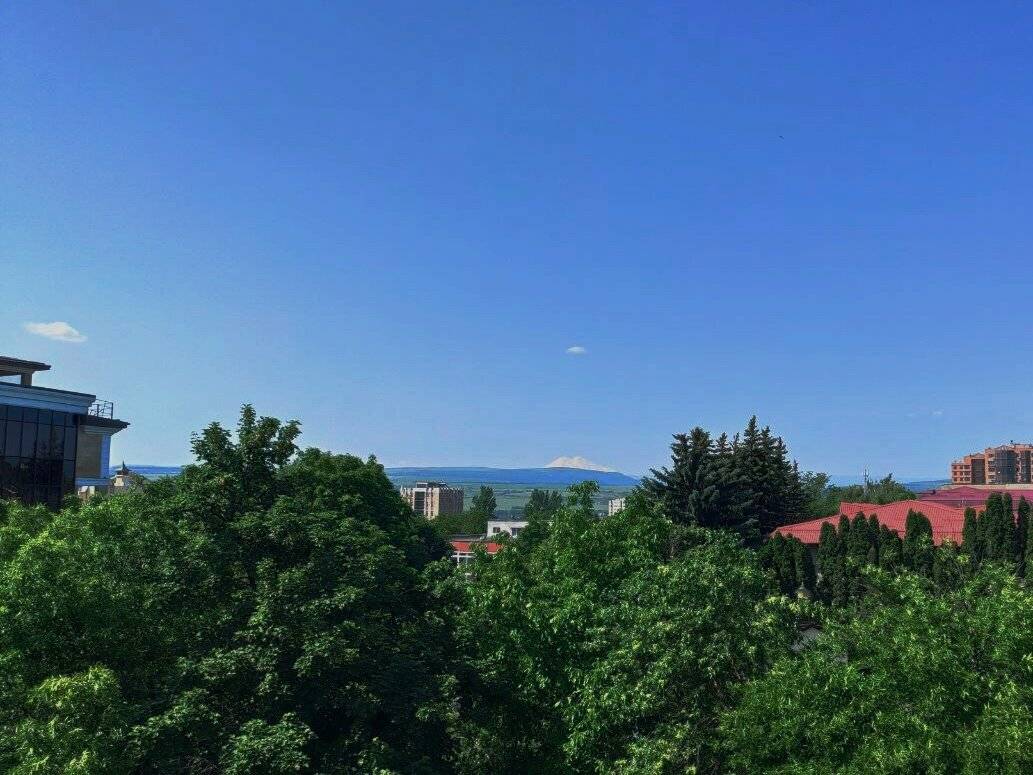 Фотографии номера Семейный номер с балконом в Гостинице Авантаж Ессентуки