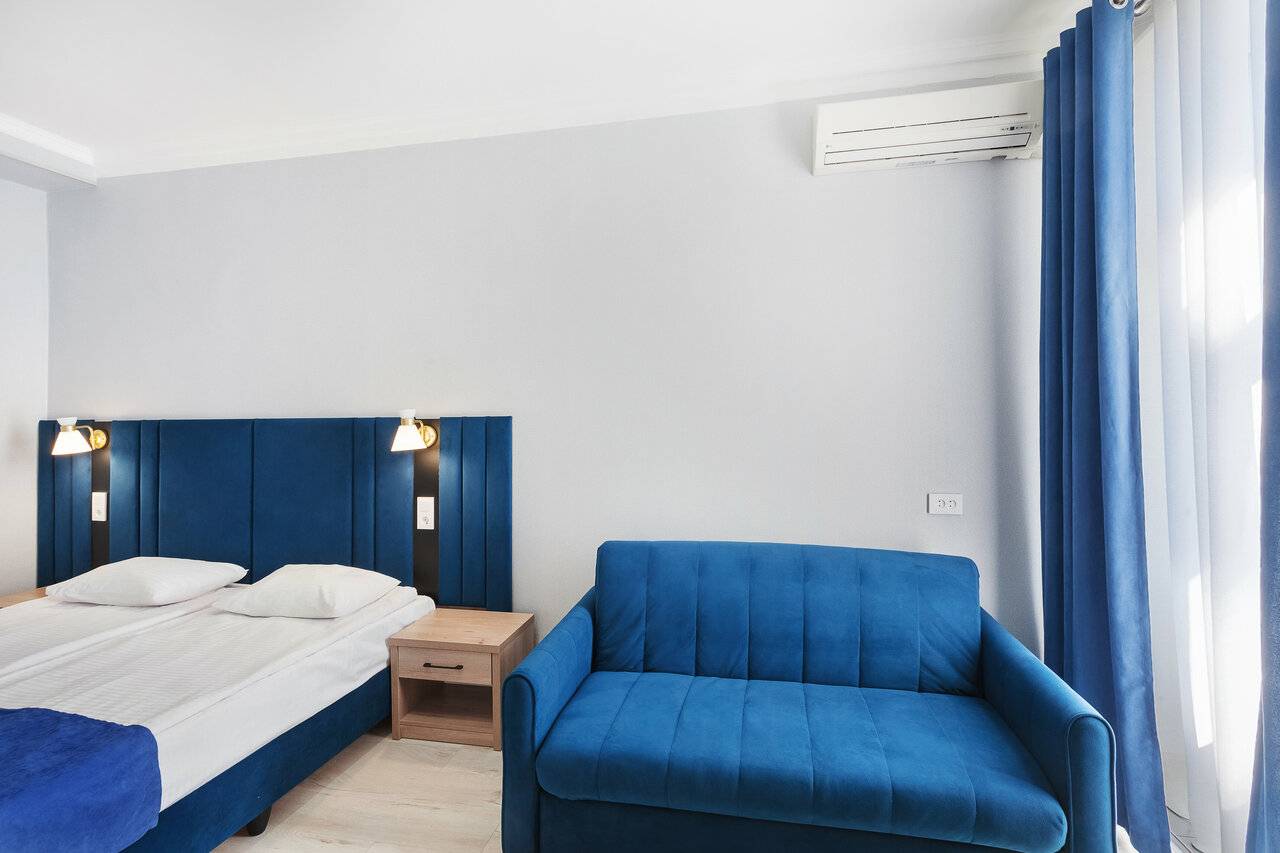 Фотографии номера Семейный номер с балконом в Гостинице Авантаж Ессентуки